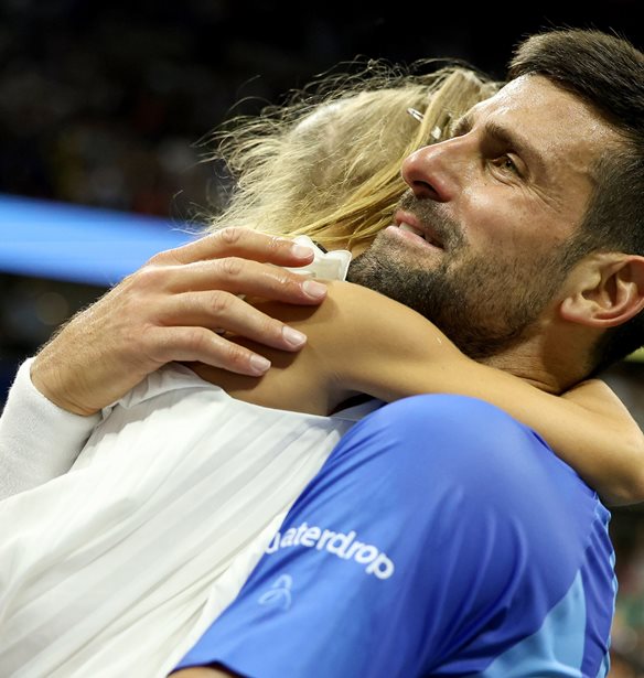Novak Djokovic | &#x3A4;&#x3B1; &#x3B4;&#x3AC;&#x3BA;&#x3C1;&#x3C5;&#x3B1; &#x3C7;&#x3B1;&#x3C1;&#x3AC;&#x3C2; &#x3C3;&#x3C4;&#x3B7;&#x3BD; &#x3B1;&#x3B3;&#x3BA;&#x3B1;&#x3BB;&#x3B9;&#x3AC; &#x3C4;&#x3B7;&#x3C2; &#x3BA;&#x3CC;&#x3C1;&#x3B7;&#x3C2; &#x3C4;&#x3BF;&#x3C5; &#x3BC;&#x3B5;&#x3C4;&#x3AC; &#x3C4;&#x3B7; &#x3BD;&#x3AF;&#x3BA;&#x3B7; &#x3C3;&#x3C4;&#x3BF; US Open