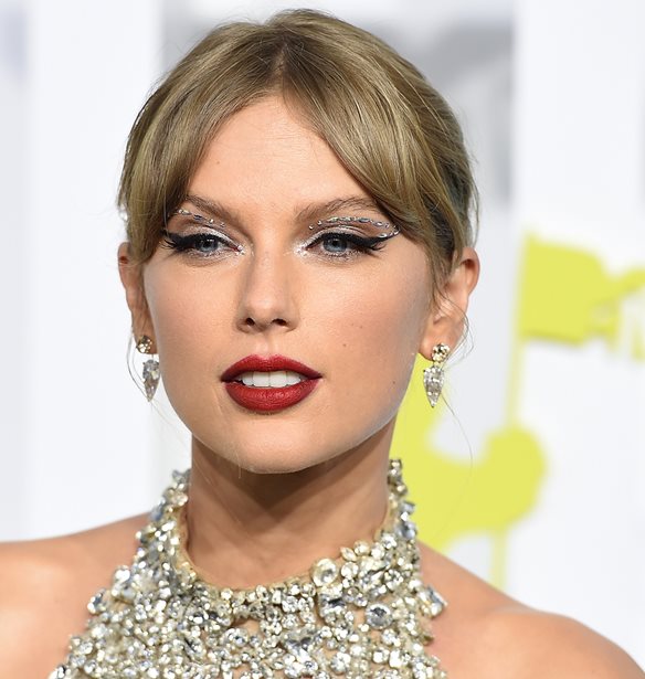 Taylor Swift | &#x3A0;&#x3CE;&#x3C2; &#x3B1;&#x3C0;&#x3AD;&#x3BA;&#x3C4;&#x3B7;&#x3C3;&#x3B5; &#x3C4;&#x3BF; &#x3C0;&#x3B9;&#x3BF; &#x3C7;&#x3B1;&#x3C1;&#x3B1;&#x3BA;&#x3C4;&#x3B7;&#x3C1;&#x3B9;&#x3C3;&#x3C4;&#x3B9;&#x3BA;&#x3CC; &#x3C3;&#x3C4;&#x3BF;&#x3B9;&#x3C7;&#x3B5;&#x3AF;&#x3BF; &#x3C4;&#x3B7;&#x3C2; &#x3B5;&#x3BC;&#x3C6;&#x3AC;&#x3BD;&#x3B9;&#x3C3;&#x3AE;&#x3C2; &#x3C4;&#x3B7;&#x3C2;