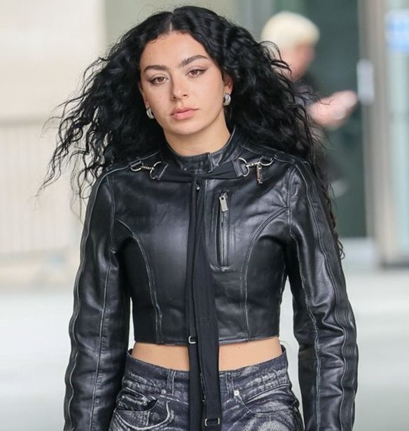 Brat Girl Summer | &#x3A4;&#x3B9; &#x3B5;&#x3AF;&#x3BD;&#x3B1;&#x3B9; &#x3C4;&#x3BF; &#x3BD;&#x3AD;&#x3BF; &#x3BA;&#x3B1;&#x3BB;&#x3BF;&#x3BA;&#x3B1;&#x3B9;&#x3C1;&#x3B9;&#x3BD;&#x3CC; trend &#x3BA;&#x3B1;&#x3B9; &#x3C0;&#x3CE;&#x3C2; &#x3B8;&#x3B1; &#x3C4;&#x3BF; &#x3C0;&#x3B5;&#x3C4;&#x3CD;&#x3C7;&#x3B5;&#x3B9;&#x3C2;