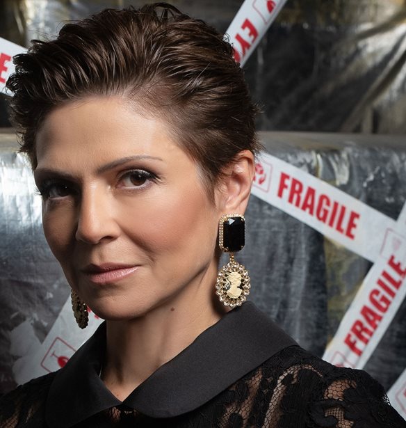 &#x397; &#x3A4;&#x3B1;&#x3BC;&#x3AF;&#x3BB;&#x3BB;&#x3B1; &#x39A;&#x3BF;&#x3C5;&#x3BB;&#x3AF;&#x3B5;&#x3B2;&#x3B1; &#x3B1;&#x3C0;&#x3BF;&#x3BA;&#x3BB;&#x3B5;&#x3B9;&#x3C3;&#x3C4;&#x3B9;&#x3BA;&#x3AC; &#x3C3;&#x3C4;&#x3B7; Madame Figaro &#x394;&#x3B5;&#x3BA;&#x3B5;&#x3BC;&#x3B2;&#x3C1;&#x3AF;&#x3BF;&#x3C5;