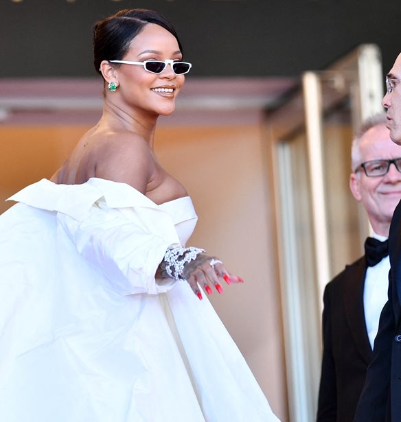 Met Gala 2022 | H &#x3C6;&#x3B5;&#x3C4;&#x3B9;&#x3BD;&#x3AE; &quot;&#x3B5;&#x3BC;&#x3C6;&#x3AC;&#x3BD;&#x3B9;&#x3C3;&#x3B7;&quot; &#x3C4;&#x3B7;&#x3C2; Rihanna &#x3C0;&#x3BF;&#x3C5; &#x3B8;&#x3B1; &#x3BC;&#x3B5;&#x3AF;&#x3BD;&#x3B5;&#x3B9; &#x3C3;&#x3C4;&#x3B7;&#x3BD; &#x3B9;&#x3C3;&#x3C4;&#x3BF;&#x3C1;&#x3AF;&#x3B1; &#x3C4;&#x3BF;&#x3C5; &#x3B8;&#x3B5;&#x3C3;&#x3BC;&#x3BF;&#x3CD;