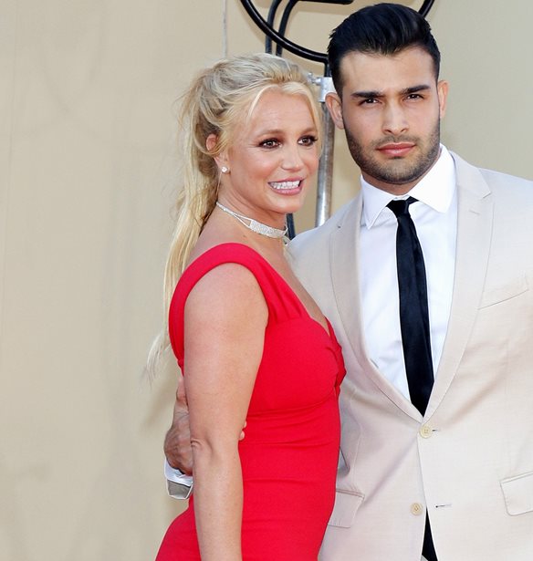 Britney Spears | &#x3A7;&#x3C9;&#x3C1;&#x3AF;&#x3B6;&#x3B5;&#x3B9; &#x3AD;&#x3BD;&#x3B1;&#x3BD; &#x3C7;&#x3C1;&#x3CC;&#x3BD;&#x3BF; &#x3BC;&#x3B5;&#x3C4;&#x3AC; &#x3C4;&#x3BF;&#x3BD; &#x3B3;&#x3AC;&#x3BC;&#x3BF; &#x3C4;&#x3B7;&#x3C2; &#x3BC;&#x3B5; &#x3C4;&#x3BF;&#x3BD; Sam Asghari