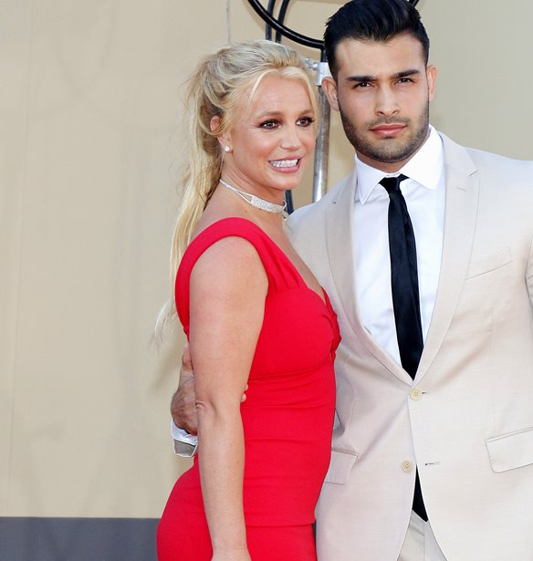 Britney Spears | &#x395;&#x3AF;&#x3BD;&#x3B1;&#x3B9; &#x3AD;&#x3B3;&#x3BA;&#x3C5;&#x3BF;&#x3C2; &#x3C3;&#x3C4;&#x3BF; &#x3C4;&#x3C1;&#x3AF;&#x3C4;&#x3BF; &#x3C0;&#x3B1;&#x3B9;&#x3B4;&#x3AF; &#x3C4;&#x3B7;&#x3C2;