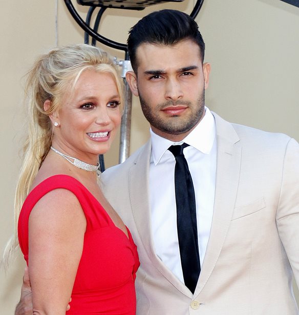 Britney Spears | &#x3A6;&#x3C9;&#x3C4;&#x3BF;&#x3B3;&#x3C1;&#x3B1;&#x3C6;&#x3AF;&#x3B6;&#x3B5;&#x3C4;&#x3B1;&#x3B9; &#x3BC;&#x3B5; &#x3BD;&#x3AD;&#x3BF; hairstyle &#x3C3;&#x3C4;&#x3BF; &#x3BA;&#x3B1;&#x3B9;&#x3BD;&#x3BF;&#x3CD;&#x3C1;&#x3B9;&#x3BF; &#x3C4;&#x3B7;&#x3C2; &#x3C3;&#x3C0;&#x3AF;&#x3C4;&#x3B9; &#x3BC;&#x3B5; &#x3C4;&#x3BF;&#x3BD; Sam Asghari