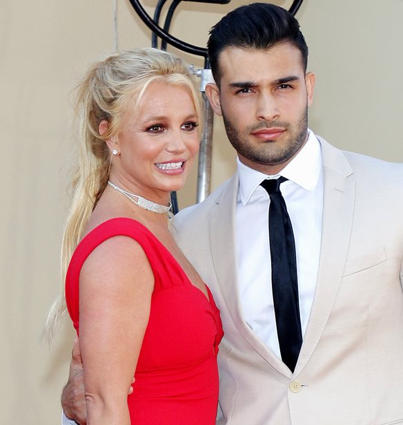 &#x39F; &quot;&#x3CC;&#x3BB;&#x3BF; &#x3B5;&#x3BA;&#x3C0;&#x3BB;&#x3AE;&#x3BE;&#x3B5;&#x3B9;&#x3C2;&quot; &#x3B3;&#x3AC;&#x3BC;&#x3BF;&#x3C2; &#x3C4;&#x3B7;&#x3C2; Britney Spears: &#x3A4;&#x3BF; Versace &#x3BD;&#x3C5;&#x3C6;&#x3B9;&#x3BA;&#x3CC;, &#x3BF;&#x3B9; A-list &#x3BA;&#x3B1;&#x3BB;&#x3B5;&#x3C3;&#x3BC;&#x3AD;&#x3BD;&#x3BF;&#x3B9; &#x3BA;&#x3B1;&#x3B9; &#x3BF; &#x3B1;&#x3C0;&#x3C1;&#x3CC;&#x3C3;&#x3BA;&#x3BB;&#x3B7;&#x3C4;&#x3BF;&#x3C2; &#x3C0;&#x3C1;&#x3CE;&#x3B7;&#x3BD; &#x3C4;&#x3B7;&#x3C2; &#x3C0;&#x3BF;&#x3C5; &#x3B5;&#x3B9;&#x3C3;&#x3AD;&#x3B2;&#x3B1;&#x3BB;&#x3B5; &#x3C3;&#x3C4;&#x3BF; &#x3C3;&#x3C0;&#x3AF;&#x3C4;&#x3B9; (&#x3C6;&#x3C9;&#x3C4;&#x3BF;)