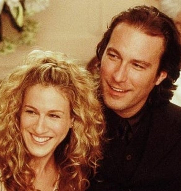 &#x3A4;&#x3B1; &#x3BA;&#x3B1;&#x3C5;&#x3C4;&#x3AC; &#x3C6;&#x3B9;&#x3BB;&#x3B9;&#x3AC; &#x3C4;&#x3B7;&#x3C2; Carrie &#x3BA;&#x3B1;&#x3B9; &#x3C4;&#x3BF;&#x3C5; Aidan | &#x39F;&#x3B9; &#x3C6;&#x3C9;&#x3C4;&#x3BF;&#x3B3;&#x3C1;&#x3B1;&#x3C6;&#x3AF;&#x3B5;&#x3C2; &#x3B1;&#x3C0;&#x3CC; &#x3C4;&#x3B1; &#x3B3;&#x3C5;&#x3C1;&#x3AF;&#x3C3;&#x3BC;&#x3B1;&#x3C4;&#x3B1; &#x3C4;&#x3BF;&#x3C5; &quot;And Just Like That&quot; &#x3C0;&#x3BF;&#x3C5; &#x3B5;&#x3C0;&#x3B9;&#x3B2;&#x3B5;&#x3B2;&#x3B1;&#x3B9;&#x3CE;&#x3BD;&#x3BF;&#x3C5;&#x3BD; &#x3C4;&#x3B7; &#x3C3;&#x3C7;&#x3AD;&#x3C3;&#x3B7; &#x3C4;&#x3BF;&#x3C5;&#x3C2;