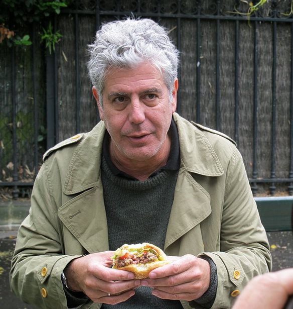 &#x39F; Anthony Bourdain &#x3C3;&#x3BF;&#x3C5; &#x3AD;&#x3C7;&#x3B5;&#x3B9; &#x3C3;&#x3C5;&#x3BC;&#x3B2;&#x3BF;&#x3C5;&#x3BB;&#x3AD;&#x3C2; &#x3B3;&#x3B9;&#x3B1; &#x3BD;&#x3B1; &#x3C6;&#x3C4;&#x3B9;&#x3AC;&#x3BE;&#x3B5;&#x3B9;&#x3C2; &#x3C4;&#x3BF; &#x3C4;&#x3AD;&#x3BB;&#x3B5;&#x3B9;&#x3BF; burger