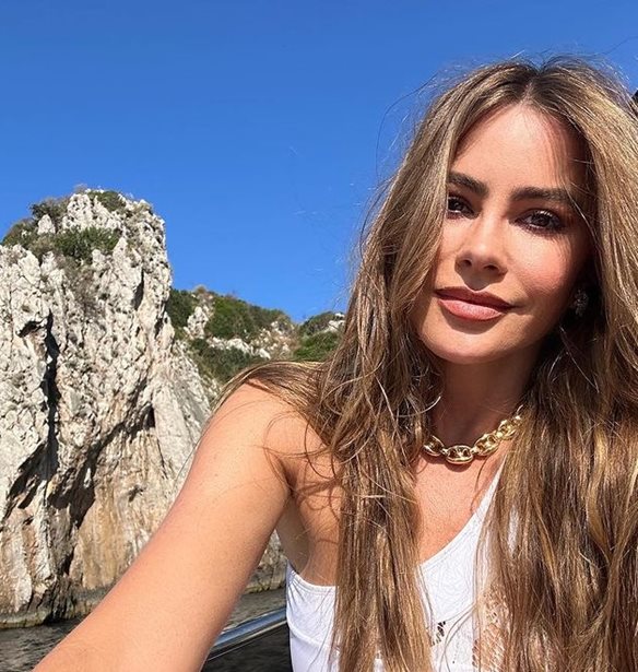 Sofia Vergara | &#x393;&#x3B9;&#x3CC;&#x3C1;&#x3C4;&#x3B1;&#x3C3;&#x3B5; &#x3C4;&#x3B1; 51 &#x3C4;&#x3B7;&#x3C2; &#x3BC;&#x3B5; &#x3AD;&#x3BD;&#x3B1; &#x3BB;&#x3B5;&#x3C5;&#x3BA;&#x3CC; &#x3BF;&#x3BB;&#x3CC;&#x3C3;&#x3C9;&#x3BC;&#x3BF;