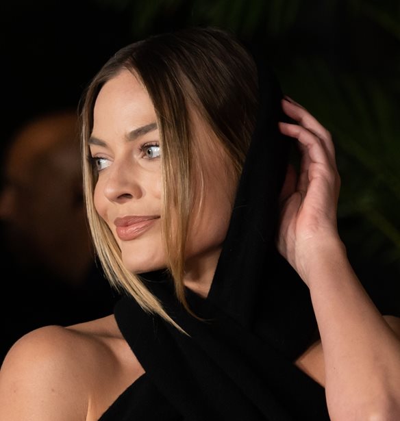 Margot Robbie | &#x397; &#x3B5;&#x3BC;&#x3C6;&#x3AC;&#x3BD;&#x3B9;&#x3C3;&#x3B7; &#x3C3;&#x3C4;&#x3BF; &#x3BA;&#x3CC;&#x3BA;&#x3BA;&#x3B9;&#x3BD;&#x3BF; &#x3C7;&#x3B1;&#x3BB;&#x3AF; &#x3BC;&#x3B5; &#x3C4;&#x3B7; &#x3BC;&#x3B7;&#x3C4;&#x3AD;&#x3C1;&#x3B1; &#x3C4;&#x3B7;&#x3C2; &#x3C0;&#x3BF;&#x3C5; &#x3B5;&#x3AF;&#x3BD;&#x3B1;&#x3B9; &#x3B5;&#x3BE;&#x3AF;&#x3C3;&#x3BF;&#x3C5; &#x3B5;&#x3BD;&#x3C4;&#x3C5;&#x3C0;&#x3C9;&#x3C3;&#x3B9;&#x3B1;&#x3BA;&#x3AE;