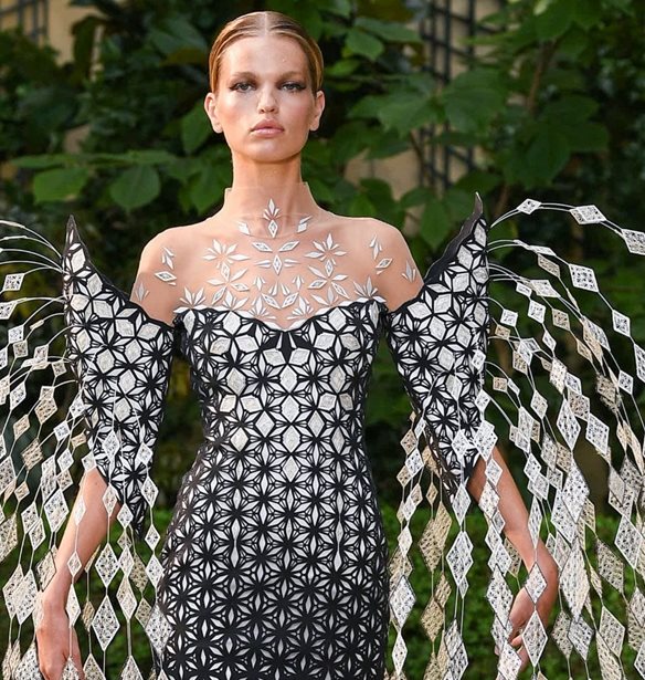 Paris Haute Couture Week 2023: &#x39F;&#x3B9; &#x3C3;&#x3C4;&#x3B9;&#x3B3;&#x3BC;&#x3AD;&#x3C2; &#x3BA;&#x3B1;&#x3B9; &#x3C4;&#x3B1; looks &#x3C0;&#x3BF;&#x3C5; &#x3BE;&#x3B5;&#x3C7;&#x3C9;&#x3C1;&#x3AF;&#x3C3;&#x3B1;&#x3BC;&#x3B5;