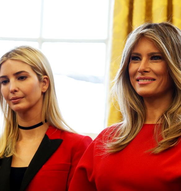 Melania &#x3BA;&#x3B1;&#x3B9; Ivanka Trump &#x3AD;&#x3BA;&#x3B1;&#x3BD;&#x3B1;&#x3BD; &#x3B5;&#x3C0;&#x3AF;&#x3C3;&#x3B7;&#x3BC;&#x3B7; &#x3B5;&#x3BC;&#x3C6;&#x3AC;&#x3BD;&#x3B9;&#x3C3;&#x3B7; &#x3BC;&#x3B5; &#x3C3;&#x3C7;&#x3B5;&#x3B4;&#x3CC;&#x3BD; &#x3AF;&#x3B4;&#x3B9;&#x3BF; outfit!