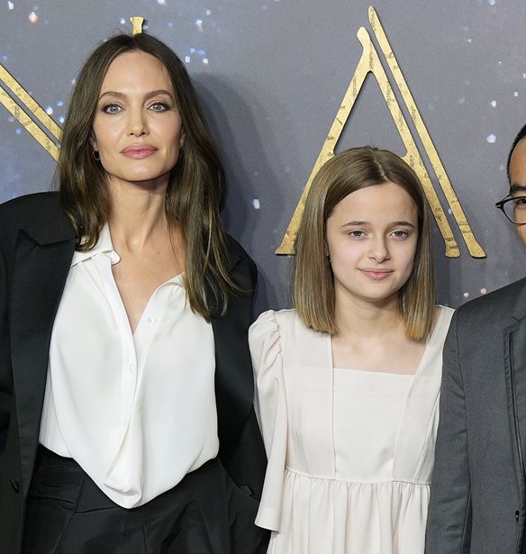 Vivienne Jolie- Pitt | &#x397; &#x3C0;&#x3C1;&#x3CC;&#x3C3;&#x3C6;&#x3B1;&#x3C4;&#x3B7; &#x3B5;&#x3BC;&#x3C6;&#x3AC;&#x3BD;&#x3B9;&#x3C3;&#x3B7; &#x3BC;&#x3B5; &#x3C4;&#x3B7; &#x3BC;&#x3B7;&#x3C4;&#x3AD;&#x3C1;&#x3B1; &#x3C4;&#x3B7;&#x3C2;, Angelina Jolie, &#x3BA;&#x3B1;&#x3B9; &#x3B7; &#x3BA;&#x3BF;&#x3B9;&#x3BD;&#x3AE; &#x3C4;&#x3BF;&#x3C5;&#x3C2; &#x3B1;&#x3B3;&#x3AC;&#x3C0;&#x3B7; &#x3B3;&#x3B9;&#x3B1; &#x3C4;&#x3BF; &#x3B8;&#x3AD;&#x3B1;&#x3C4;&#x3C1;&#x3BF;