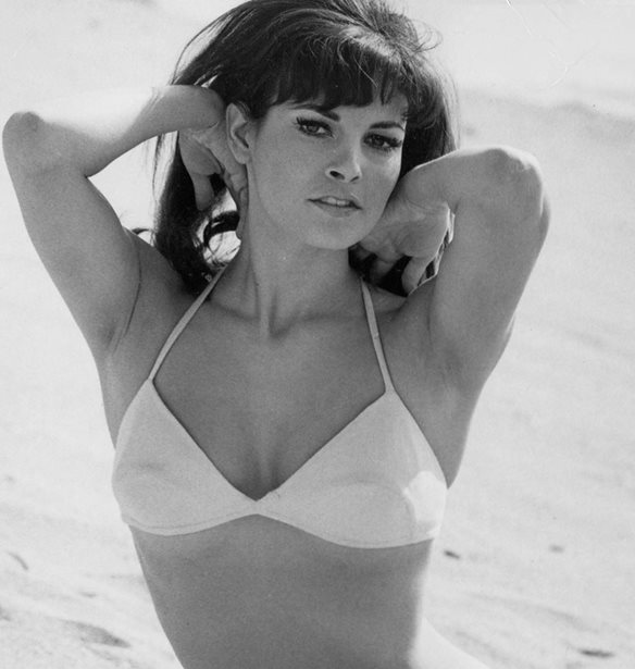 Raquel Welch | &#x3A0;&#x3AD;&#x3B8;&#x3B1;&#x3BD;&#x3B5; &#x3B7; &#x3B1;&#x3BC;&#x3B5;&#x3C1;&#x3B9;&#x3BA;&#x3B1;&#x3BD;&#x3AF;&#x3B4;&#x3B1; &#x3B7;&#x3B8;&#x3BF;&#x3C0;&#x3BF;&#x3B9;&#x3CC;&#x3C2; &#x3BA;&#x3B1;&#x3B9; &#x3C3;&#x3CD;&#x3BC;&#x3B2;&#x3BF;&#x3BB;&#x3BF; &#x3C4;&#x3BF;&#x3C5; &#x3C3;&#x3B5;&#x3BE; &#x3C4;&#x3C9;&#x3BD; 60s