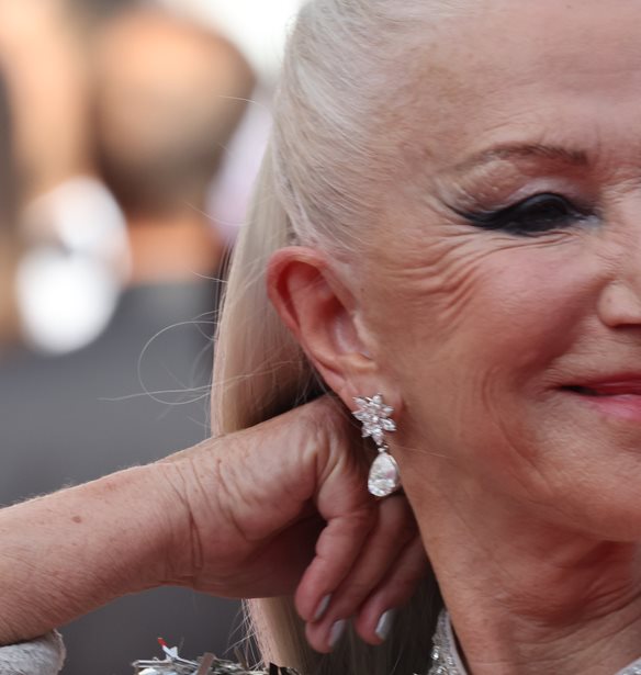 Dame Mirren: &quot;&#x395;&#x3AF;&#x3BD;&#x3B1;&#x3B9; &#x3AC;&#x3B4;&#x3B9;&#x3BA;&#x3BF; &#x3BA;&#x3B1;&#x3B9; &#x3B5;&#x3BD;&#x3BF;&#x3C7;&#x3BB;&#x3B7;&#x3C4;&#x3B9;&#x3BA;&#x3CC; &#x3BD;&#x3B1; &#x3C3;&#x3BF;&#x3C5; &#x3C3;&#x3C5;&#x3BC;&#x3C0;&#x3B5;&#x3C1;&#x3B9;&#x3C6;&#x3AD;&#x3C1;&#x3BF;&#x3BD;&#x3C4;&#x3B1;&#x3B9; &#x3B4;&#x3B9;&#x3B1;&#x3C6;&#x3BF;&#x3C1;&#x3B5;&#x3C4;&#x3B9;&#x3BA;&#x3AC; &#x3BB;&#x3CC;&#x3B3;&#x3C9; &#x3B7;&#x3BB;&#x3B9;&#x3BA;&#x3AF;&#x3B1;&#x3C2;&quot;