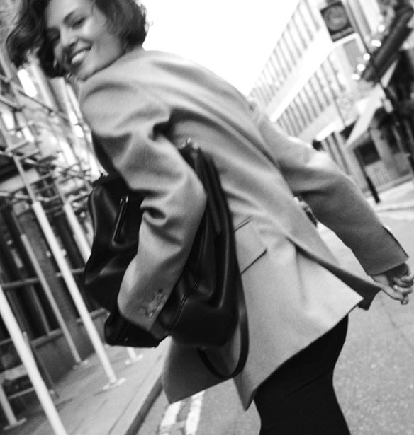 &#x397; &#x3BD;&#x3AD;&#x3B1; &#x3BA;&#x3B1;&#x3BC;&#x3C0;&#x3AC;&#x3BD;&#x3B9;&#x3B1; Max Mara &#x3C6;&#x3AD;&#x3C1;&#x3BD;&#x3B5;&#x3B9; &#x3C3;&#x3C4;&#x3BF; &#x3B5;&#x3C0;&#x3AF;&#x3BA;&#x3B5;&#x3BD;&#x3C4;&#x3C1;&#x3BF; &#x3C4;&#x3BF; Olimpia Jacket &#x3BA;&#x3B1;&#x3B9; &#x3C4;&#x3B9;&#x3C2; &#x3B3;&#x3C5;&#x3BD;&#x3B1;&#x3AF;&#x3BA;&#x3B5;&#x3C2; &#x3C0;&#x3BF;&#x3C5; &#x3BE;&#x3B5;&#x3C7;&#x3C9;&#x3C1;&#x3AF;&#x3B6;&#x3BF;&#x3C5;&#x3BD;