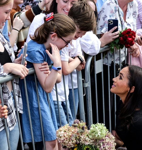 Meghan Markle | &#x397; &#x3C3;&#x3C4;&#x3B9;&#x3B3;&#x3BC;&#x3AE; &#x3C0;&#x3BF;&#x3C5; &#x3BC;&#x3B9;&#x3B1; &#x3BD;&#x3B5;&#x3B1;&#x3C1;&#x3AE; &#x392;&#x3C1;&#x3B5;&#x3C4;&#x3B1;&#x3BD;&#x3AF;&#x3B4;&#x3B1; &#x3B1;&#x3C0;&#x3CC; &#x3C4;&#x3BF; &#x3C0;&#x3BB;&#x3AE;&#x3B8;&#x3BF;&#x3C2; &#x3C4;&#x3B7;&#x3BD; &#x3B1;&#x3B3;&#x3BA;&#x3B1;&#x3BB;&#x3B9;&#x3AC;&#x3B6;&#x3B5;&#x3B9;