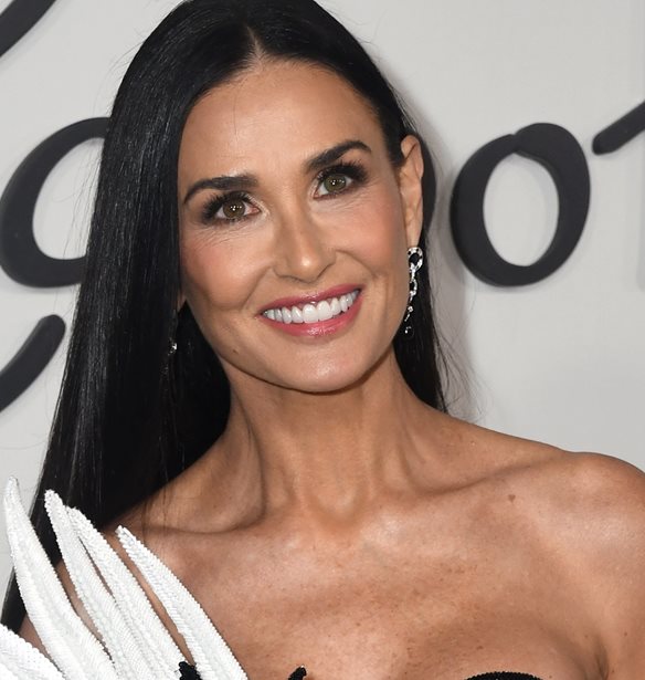 Demi Moore | &#x397; &#x3B1;&#x3C3;&#x3C0;&#x3C1;&#x3CC;&#x3BC;&#x3B1;&#x3C5;&#x3C1;&#x3B7; &#x3B4;&#x3B7;&#x3BC;&#x3B9;&#x3BF;&#x3C5;&#x3C1;&#x3B3;&#x3AF;&#x3B1; &#x3C0;&#x3BF;&#x3C5; &#x3B5;&#x3C0;&#x3AD;&#x3BB;&#x3B5;&#x3BE;&#x3B5; &#x3B3;&#x3B9;&#x3B1; &#x3C4;&#x3B7;&#x3BD; &#x3C0;&#x3C1;&#x3B5;&#x3BC;&#x3B9;&#x3AD;&#x3C1;&#x3B1; &#x3C4;&#x3BF;&#x3C5; Feud