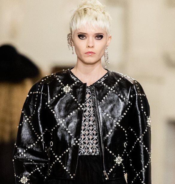 25 fabulous κομμάτια για να φορέσεις στο χριστουγεννιάτικο Zoom party