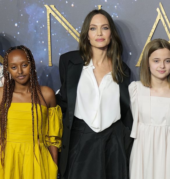 Vivienne Jolie Pitt | To &#x3C0;&#x3C1;&#x3C9;&#x3C4;&#x3CC;&#x3C4;&#x3C5;&#x3C0;&#x3BF; &#x3C7;&#x3CC;&#x3BC;&#x3C0;&#x3B9; &#x3BA;&#x3B9; &#x3AC;&#x3BB;&#x3BB;&#x3B1; 5 &#x3C0;&#x3C1;&#x3AC;&#x3B3;&#x3BC;&#x3B1;&#x3C4;&#x3B1; &#x3C0;&#x3BF;&#x3C5; &#x3B4;&#x3B5;&#x3BD; &#x3BE;&#x3AD;&#x3C1;&#x3B5;&#x3B9;&#x3C2; &#x3B3;&#x3B9;&#x3B1; &#x3C4;&#x3B7;&#x3BD; &#x3BA;&#x3CC;&#x3C1;&#x3B7; &#x3C4;&#x3B7;&#x3C2; Angelina Jolie &#x3BA;&#x3B1;&#x3B9; &#x3C4;&#x3BF;&#x3C5; Brad Pitt
