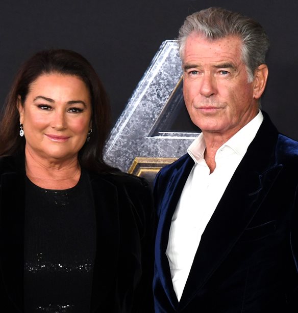 Pierce Brosnan | &#x39F; &#x3C4;&#x3C1;&#x3C5;&#x3C6;&#x3B5;&#x3C1;&#x3CC;&#x3C2; &#x3C4;&#x3C1;&#x3CC;&#x3C0;&#x3BF;&#x3C2; &#x3BC;&#x3B5; &#x3C4;&#x3BF;&#x3BD; &#x3BF;&#x3C0;&#x3BF;&#x3AF;&#x3BF; &#x3C4;&#x3AF;&#x3BC;&#x3B7;&#x3C3;&#x3B5; &#x3C4;&#x3B7; &#x3C3;&#x3CD;&#x3B6;&#x3C5;&#x3B3;&#x3CC; &#x3C4;&#x3BF;&#x3C5;, Keely, &#x3C3;&#x3C4;&#x3B7; &#x3BD;&#x3AD;&#x3B1; &#x3C4;&#x3BF;&#x3C5; &#x3C4;&#x3B1;&#x3B9;&#x3BD;&#x3AF;&#x3B1;