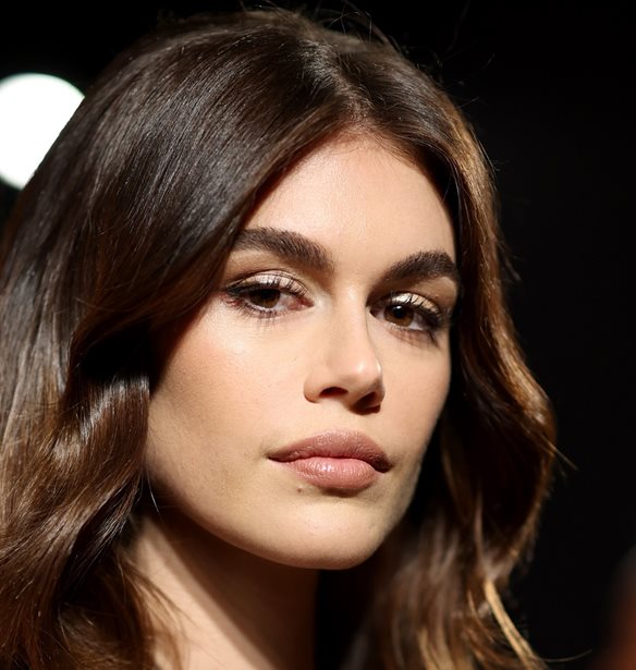 Just a light makeup | 4 &#x3B2;&#x3AE;&#x3BC;&#x3B1;&#x3C4;&#x3B1; &#x3B3;&#x3B9;&#x3B1; &#x3BC;&#x3B1;&#x3BA;&#x3B9;&#x3B3;&#x3B9;&#x3AC;&#x3B6; &#x3C0;&#x3C1;&#x3BF;&#x3C3;&#x3CE;&#x3C0;&#x3BF;&#x3C5; &#x3BC;&#x3B5; &#x3C6;&#x3C5;&#x3C3;&#x3B9;&#x3BA;&#x3AE; &#x3BB;&#x3AC;&#x3BC;&#x3C8;&#x3B7;