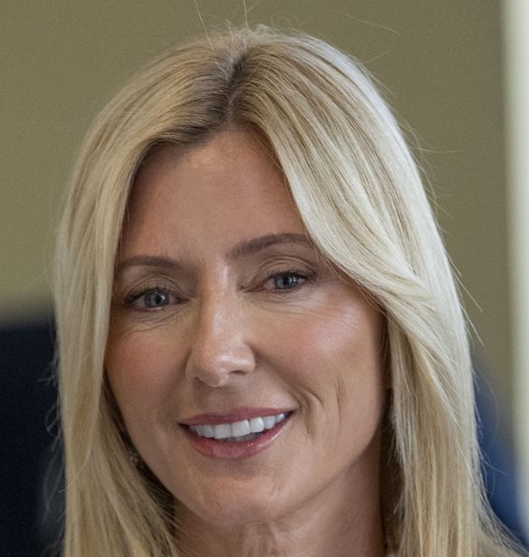 Marie Chantal | &#x3A3;&#x3B5; priv&#xE9; gathering &#x3C3;&#x3C4;&#x3B1; Hamptons &#x3BC;&#x3B5; chic &#x3BC;&#x3C0;&#x3BF;&#x3AD;&#x3BC; &#x3C6;&#x3CC;&#x3C1;&#x3B5;&#x3BC;&#x3B1;