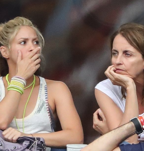 Shakira | &#x3A4;&#x3BF; viral &#x3B2;&#x3AF;&#x3BD;&#x3C4;&#x3B5;&#x3BF; &#x3C0;&#x3BF;&#x3C5; &#x3B4;&#x3B5;&#x3AF;&#x3C7;&#x3BD;&#x3B5;&#x3B9; &#x3C4;&#x3B7; &#x3BC;&#x3B7;&#x3C4;&#x3AD;&#x3C1;&#x3B1; &#x3C4;&#x3BF;&#x3C5; Piqu&#xE9; &#x3BD;&#x3B1; &#x3C4;&#x3B7;&#x3BD; &#x3C0;&#x3B9;&#x3AC;&#x3BD;&#x3B5;&#x3B9; &#x3B1;&#x3C0;&#x3CC; &#x3C4;&#x3BF; &#x3C0;&#x3C1;&#x3CC;&#x3C3;&#x3C9;&#x3C0;&#x3BF; &#x3B3;&#x3B9;&#x3B1; &#x3BD;&#x3B1; &#x3C3;&#x3C9;&#x3C0;&#x3AC;&#x3C3;&#x3B5;&#x3B9;