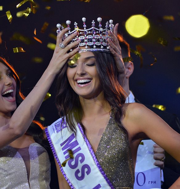 Veronika Didusenko | &#x397; &#x3C0;&#x3C1;&#x3CE;&#x3B7;&#x3BD; &#x39C;&#x3B9;&#x3C2; &#x39F;&#x3C5;&#x3BA;&#x3C1;&#x3B1;&#x3BD;&#x3AF;&#x3B1; &#x3C0;&#x3B5;&#x3C1;&#x3B9;&#x3B3;&#x3C1;&#x3AC;&#x3C6;&#x3B5;&#x3B9; &#x3C0;&#x3CE;&#x3C2; &#x3BA;&#x3B1;&#x3C4;&#x3AC;&#x3C6;&#x3B5;&#x3C1;&#x3B5; &#x3BD;&#x3B1; &#x3C6;&#x3CD;&#x3B3;&#x3B5;&#x3B9; &#x3B1;&#x3C0;&#x3CC; &#x3C4;&#x3B7;&#x3BD; &#x39F;&#x3C5;&#x3BA;&#x3C1;&#x3B1;&#x3BD;&#x3AF;&#x3B1; &#x3BC;&#x3B5; &#x3C4;&#x3BF;&#x3BD; &#x3B3;&#x3B9;&#x3BF; &#x3C4;&#x3B7;&#x3C2;