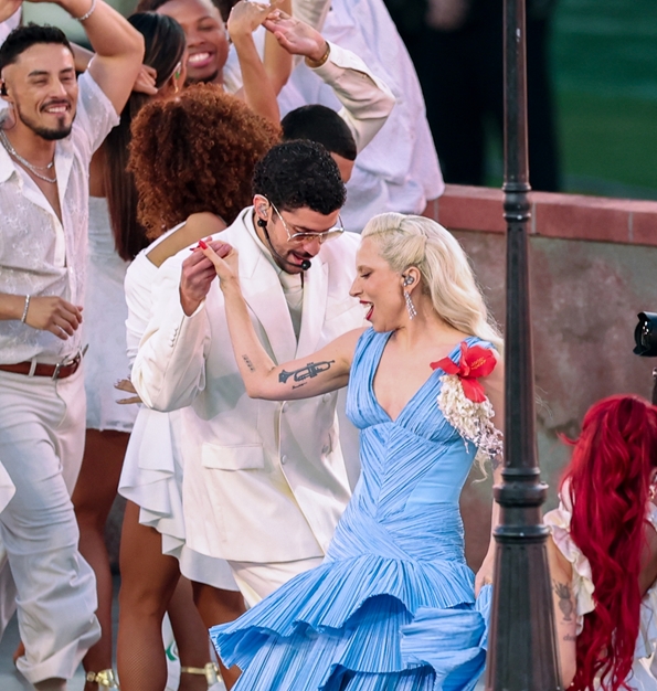 Super Bowl 2026 | Παρέλαση αστέρων στο halftime show του Bad Bunny