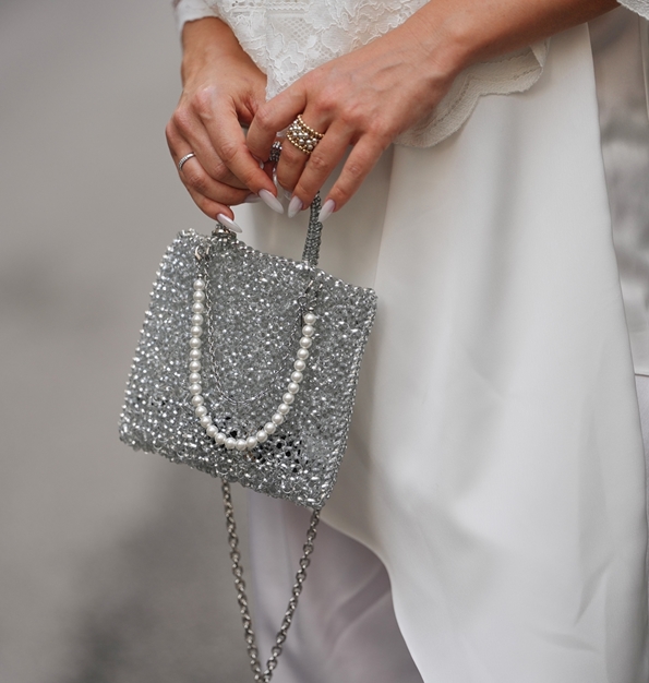 Οι πιο κομψές party bags για τις γιορτές και πώς θα επιλέξεις την ιδανική για το look σου