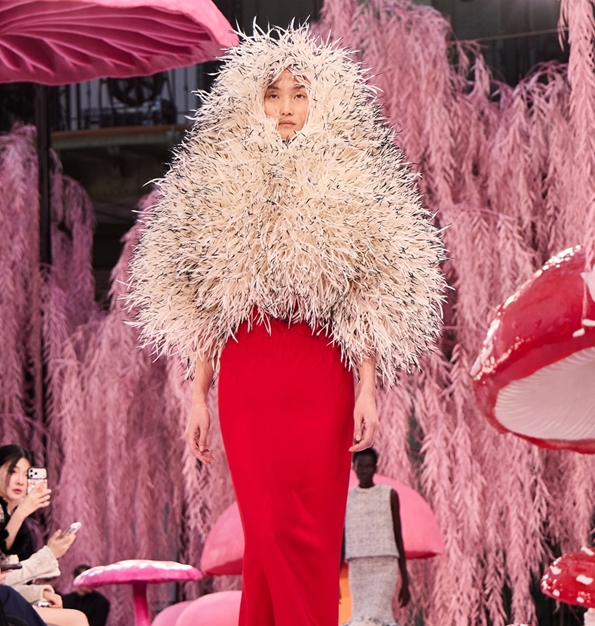 Couture Week | Υψηλή ραπτική στην εποχή της απόσπασης προσοχής