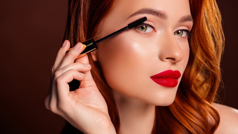 Η μάσκαρα που χαρίζει ιλιγγιώδες μήκος στις βλεφαρίδες