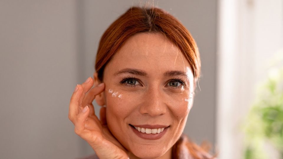 Η κρέμα ματιών που μεταμορφώνει το βλέμμα σε 30 δευτερόλεπτα