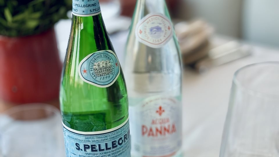 S.Pellegrino &#x3BA;&#x3B1;&#x3B9; Acqua Panna | I&#x3C4;&#x3B1;&#x3BB;&#x3B9;&#x3BA;&#x3AE; &#x3C6;&#x3B9;&#x3BD;&#x3AD;&#x3C4;&#x3C3;&#x3B1; &#x3BA;&#x3B1;&#x3B9; &#x3B4;&#x3C1;&#x3BF;&#x3C3;&#x3B9;&#x3AC; &#x3C3;&#x3C4;&#x3BF; Full Moon Dinner &#x3C4;&#x3B7;&#x3C2; Madame Figaro