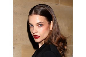 8 αγαπημένα μπορντό κραγιόν για την πιο glam εμφάνιση στις γιορτές - εικόνα 2