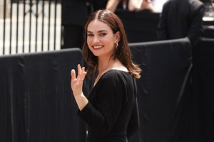 Το ωραιότερο άρωμα για τα μαλλιά μυρίζει γιασεμί και ροζ ζάχαρη | Θα το βρεις στη Zara - εικόνα 2