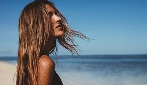 Τα απαραίτητα hacks για λαμπερά μαλλιά - εικόνα 2