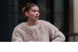 Το αγαπημένο lip gloss της Βίκυς Καγιά είναι αυτό που αγοράζουμε όλες ξανά και ξανά - εικόνα 2