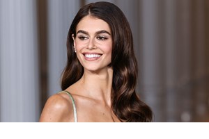 Plum Drop Nails | Το festive μανικιούρ που λατρεύουν οι πιο κομψές γυναίκες τώρα - εικόνα 3