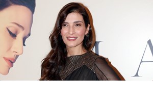 Τα ωραιότερα beauty looks με κόκκινο κραγιόν για τις γιορτές - εικόνα 1