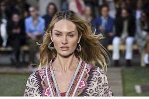 Μήπως τόσο καιρό φοράς το ρουζ με λάθος τρόπο; Δες πώς να το κάνεις να δείχνει τέλειο στο πρόσωπο - εικόνα 1