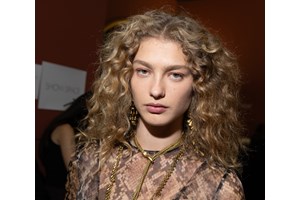 Το hero προϊόν που χρειάζεσαι για να εξαλείψεις την κούραση και τη θαμπάδα από το πρόσωπό σου - εικόνα 1