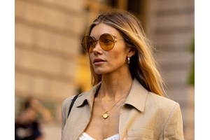 Το μυστικό για λαμπερά μαλλιά κρύβεται στην απολέπιση του τριχωτού | Τα καλύτερα scrubs για να την κάνεις σωστά - εικόνα 1