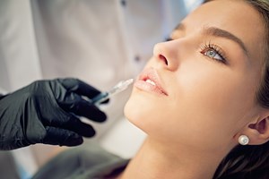 Botox στα 18 | Πόσο αποτελεσματικό είναι το "baby botox", που κάνει θραύση ακόμα και στους (πολύ) νέους; - εικόνα 1