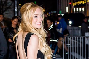 Το μυστικό για λαμπερά μαλλιά κρύβεται στην απολέπιση του τριχωτού | Τα καλύτερα scrubs για να την κάνεις σωστά - εικόνα 2