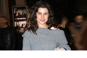 Έλλη Στάη | Με ιδιαίτερο πανωφόρι στο κέντρο της Αθήνας - εικόνα 1