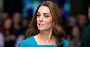 Η Έλλη Στάη με το πιο σοφιστικέ χτένισμα για καρέ μαλλιά - εικόνα 1