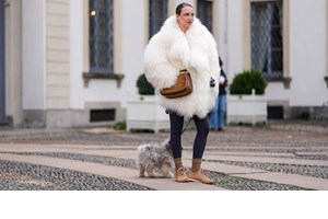 Οι καφέ δερμάτινες μπότες kitten heels της Stradivarius που θα φορέσεις όλο τον χειμώνα - εικόνα 1