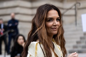 H Sharon Stone πιο εκθαμβωτική από ποτέ στην Αθήνα | Το french - inspired κούρεμά της είναι ό,τι πιο σύγχρονο τώρα - εικόνα 1