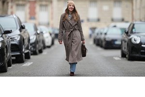 Η τζιν βερμούδα από τη Mango που φοράμε τον χειμώνα με στιλ - εικόνα 3